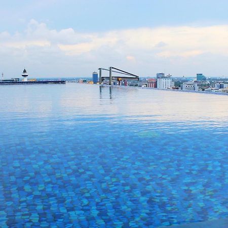 Karebosi Premier Makassar Hotel Exterior photo