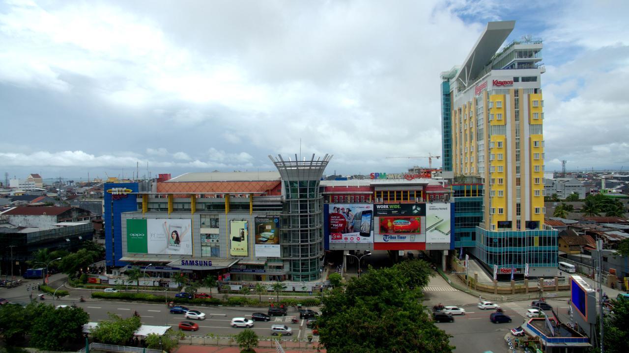 Karebosi Premier Makassar Hotel Exterior photo